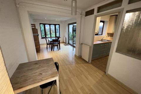 3 bedroom semi-detached house to rent, Wulfstan Way, Cambridge CB1