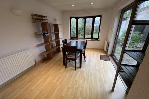 3 bedroom semi-detached house to rent, Wulfstan Way, Cambridge CB1