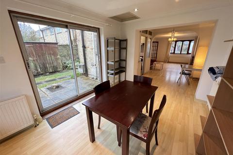 3 bedroom semi-detached house to rent, Wulfstan Way, Cambridge CB1