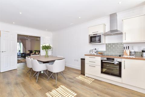 2 bedroom chalet for sale, New Hythe Lane, Larkfield, Kent