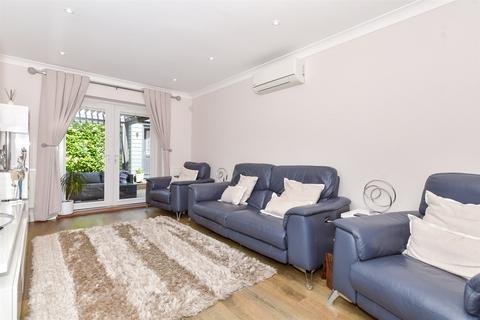 2 bedroom chalet for sale, New Hythe Lane, Larkfield, Kent