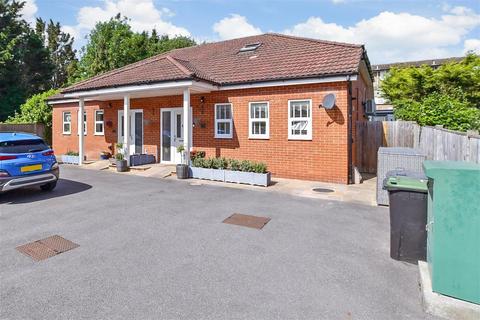 2 bedroom chalet for sale, New Hythe Lane, Larkfield, Kent