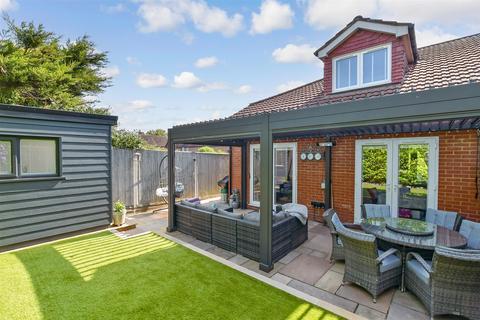 2 bedroom chalet for sale, New Hythe Lane, Larkfield, Kent