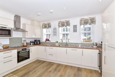 2 bedroom chalet for sale, New Hythe Lane, Larkfield, Kent