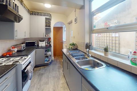 4 bedroom terraced house to rent, 4 Annesley Grove, Nottingham, Nottinghamshire, NG1
