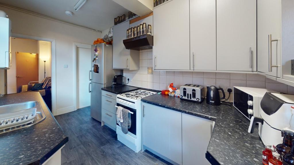Lrg 4-Annesley-Grove-Kitchen 1