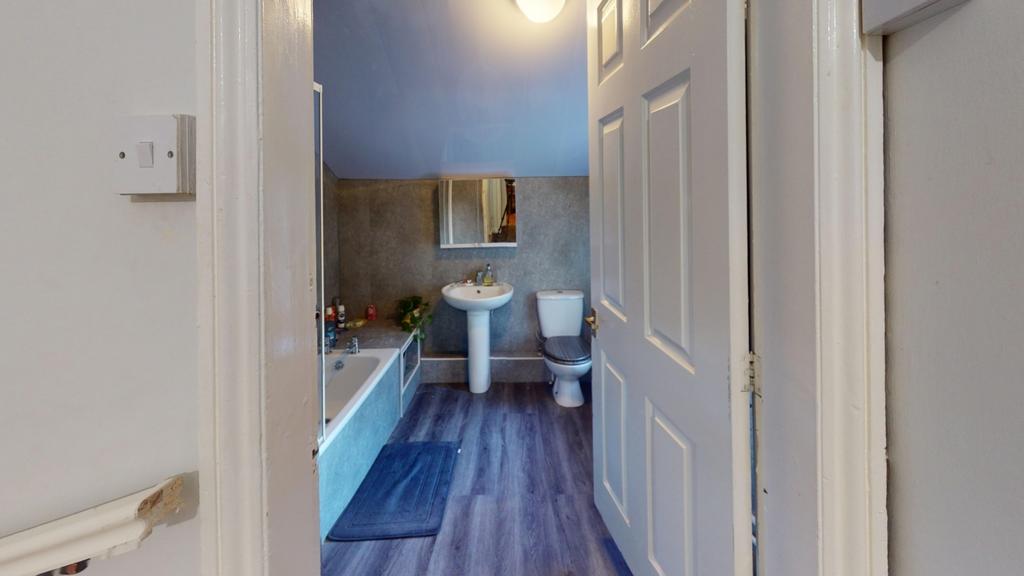 Lrg 4-Annesley-Grove-Bathroom 2