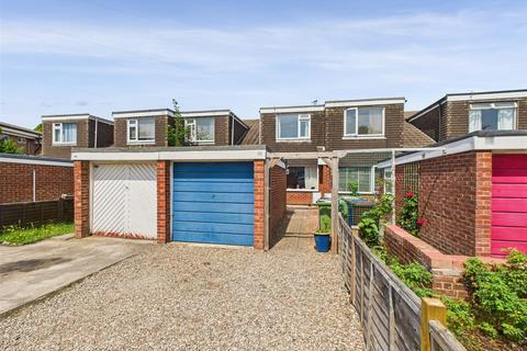 20 Blackbird Avenue, Innsworth, Gloucester, GL3 1BH