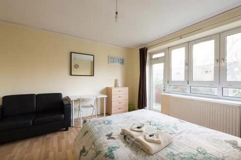 4 bedroom flat to rent, Walford House, London E1