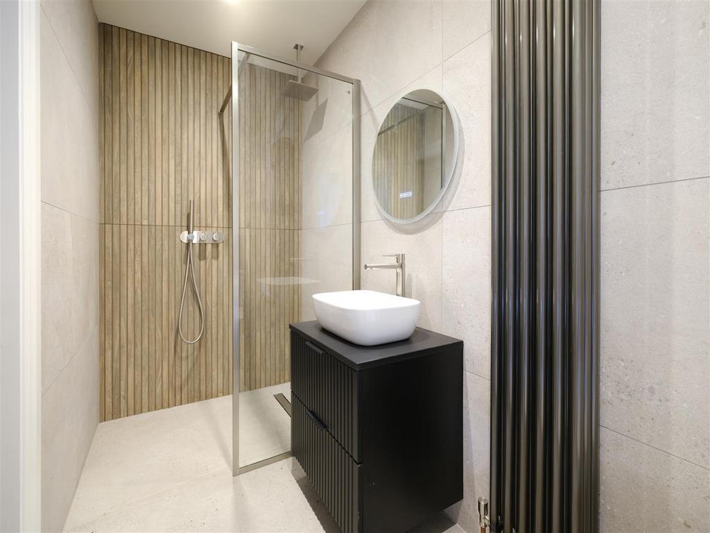 Jack n jill shower room
