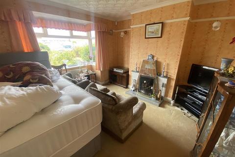 4 bedroom semi-detached house for sale, Huddersfield Road, Liversedge