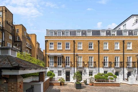 Thomas Place, Kensington Green, W8