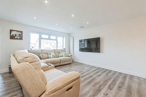 23 Kestrel Road, Basingstoke, RG22 5PE