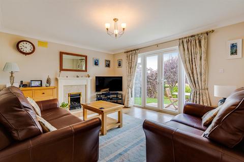 4 bedroom detached house for sale, Pulford Drive, Thurnby, Leicester, LE7