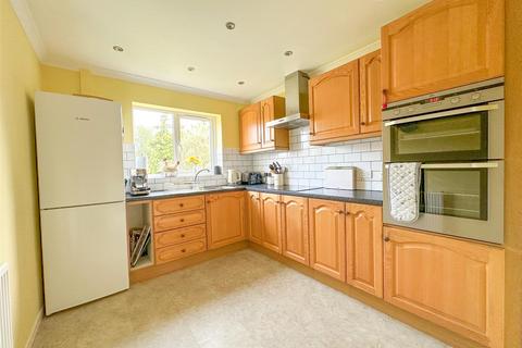 4 bedroom detached house for sale, Pulford Drive, Thurnby, Leicester, LE7