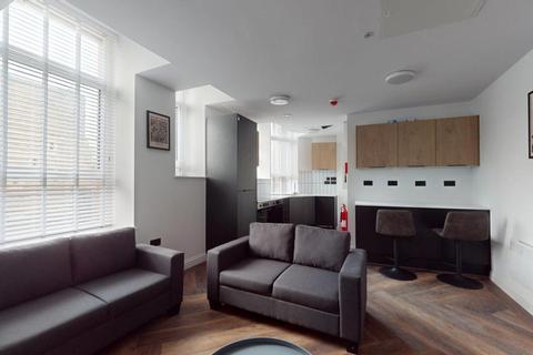 6 bedroom flat to rent, Thurloe House, Manchester M14