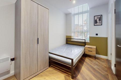 6 bedroom flat to rent, Thurloe House, Manchester M14