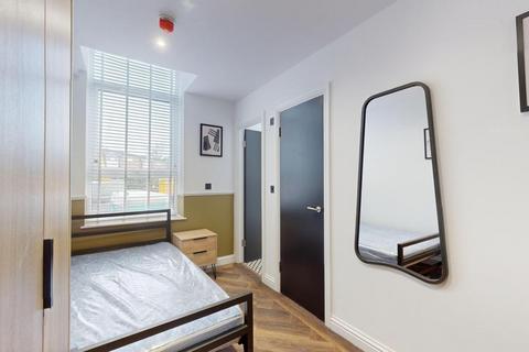 6 bedroom flat to rent, Thurloe House, Manchester M14