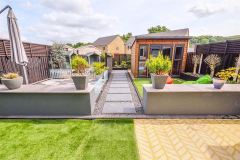 3 bedroom detached house for sale, Meadow Brook, Halifax