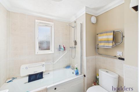 1 bedroom apartment for sale, Matthews Lodge, Station Road, Addlestone, Surrey, KT15