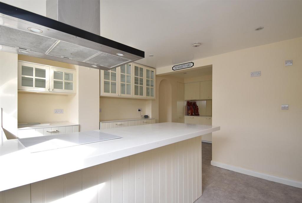 Eat-in kitchen