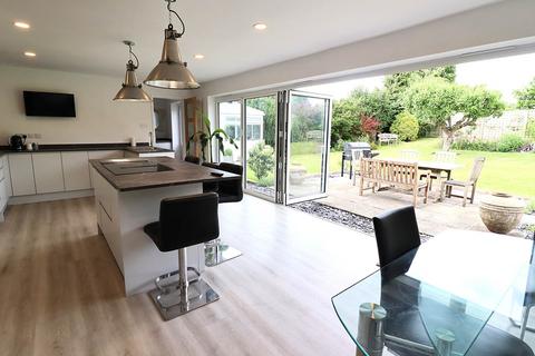 11 Downs Close, Eastbury, Hungerford, RG17 7JW