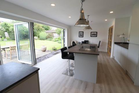 11 Downs Close, Eastbury, Hungerford, RG17 7JW