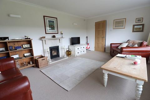 11 Downs Close, Eastbury, Hungerford, RG17 7JW