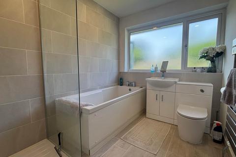 11 Downs Close, Eastbury, Hungerford, RG17 7JW