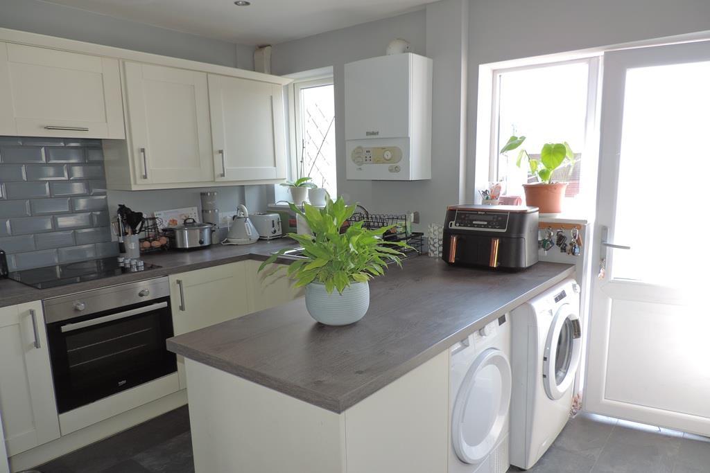Kitchen2.jpg