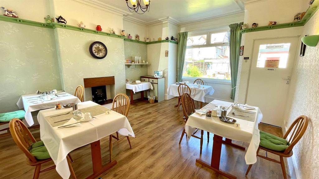 Guest dining room 1