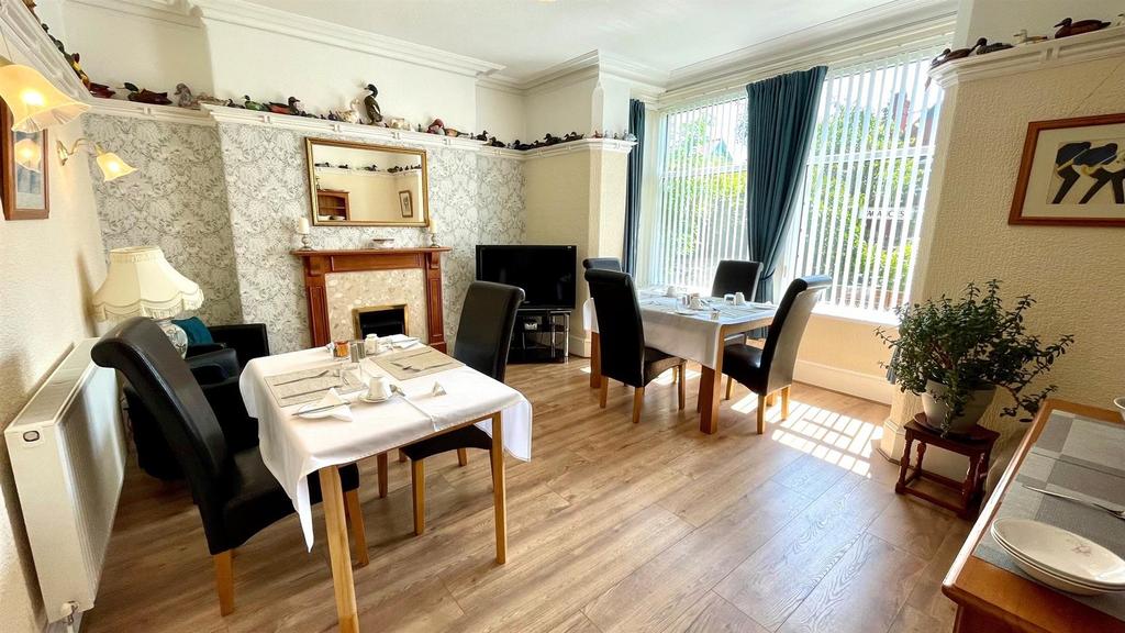 Guest dining room 2