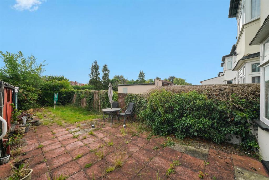 152 Abbotts Drive - AJ1 L6z3 Tnez L8 Bw KCGcl.jpg