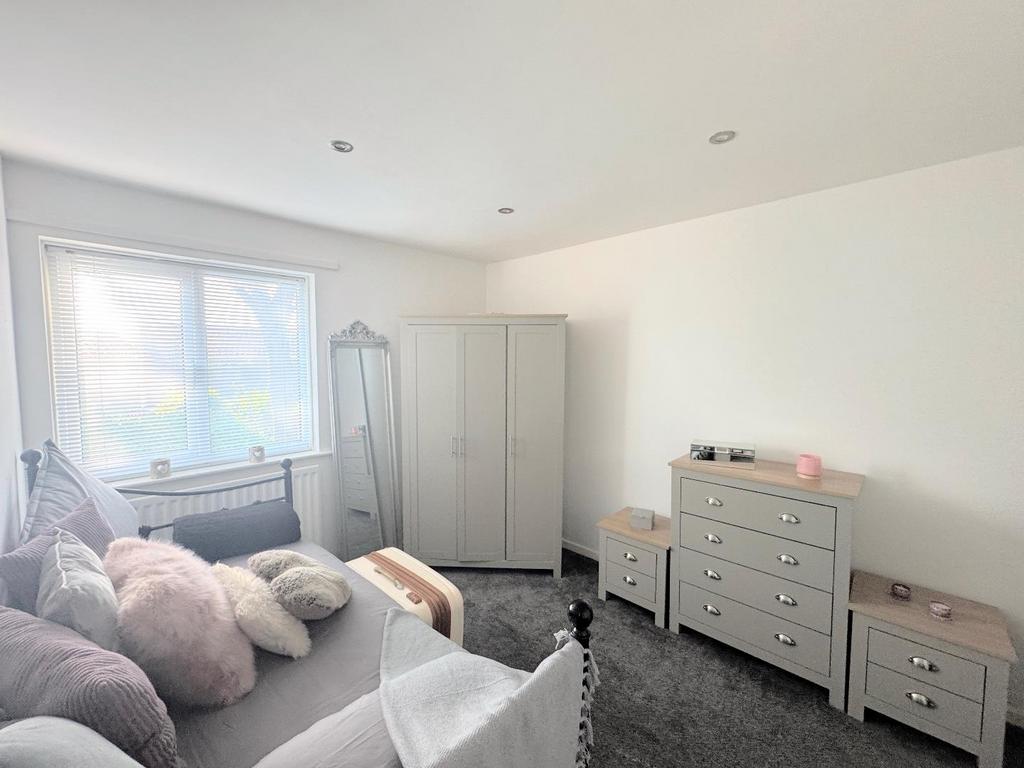 Bedroom ( rear)