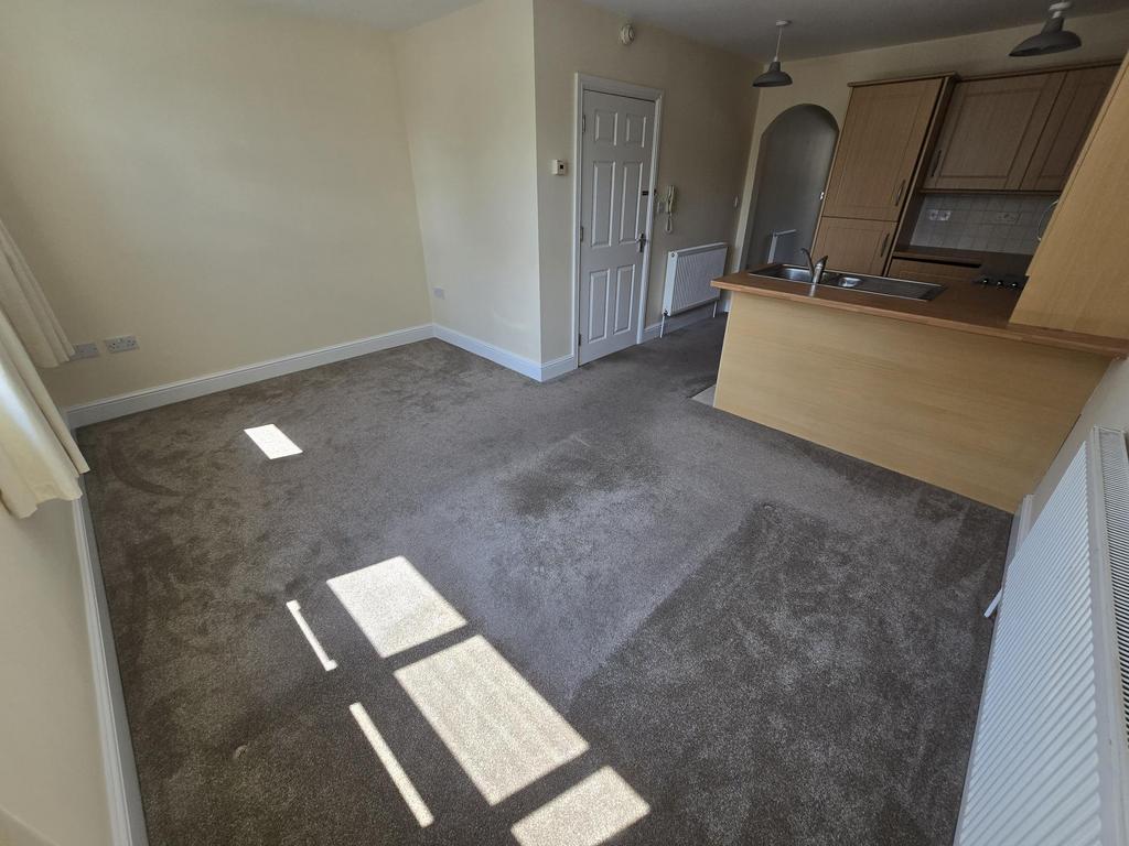 Apartment in Sutton Coldfield, Wylde Green - View 2