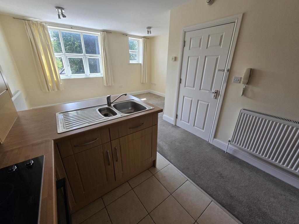 Apartment in Sutton Coldfield, Wylde Green - View 5