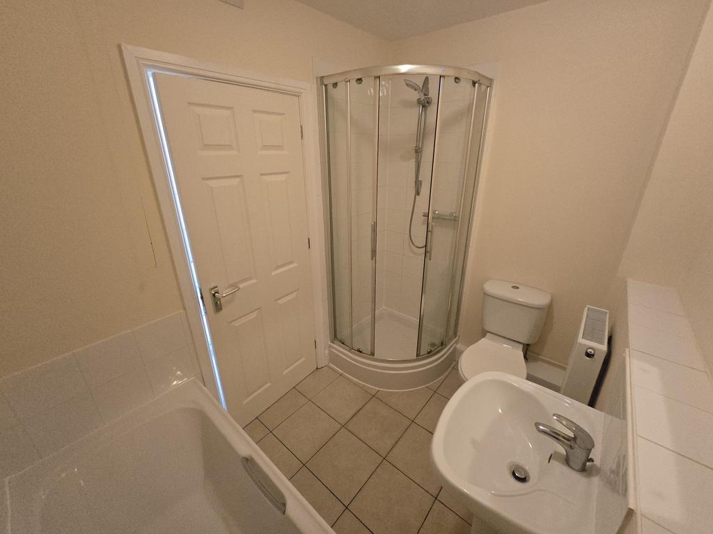 Apartment in Sutton Coldfield, Wylde Green - More