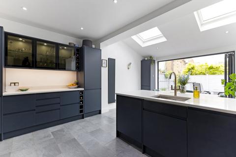 12 Regina Terrace, London, W13 9HY