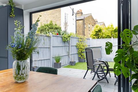 12 Regina Terrace, London, W13 9HY