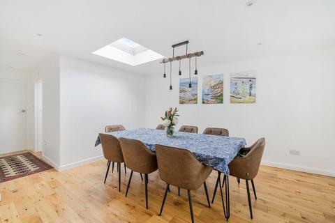 6 Headley Drive, Epsom, KT18 5RP