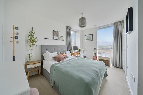 2 bedroom flat for sale, Adenmore Road, London, SE6