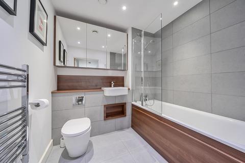 2 bedroom flat for sale, Adenmore Road, London, SE6