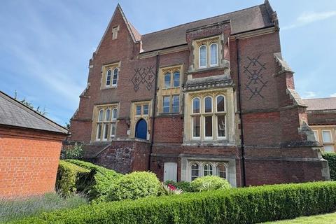 2 bedroom flat to rent, The Clock Tower, Brentwood