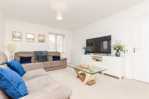 1 bedroom ground floor flat for sale, 19 Cornfield Drive, Gravesend DA11