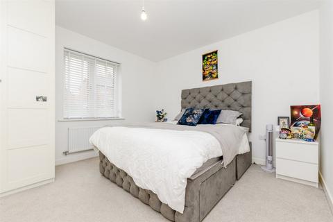 1 bedroom ground floor flat for sale, 19 Cornfield Drive, Gravesend DA11