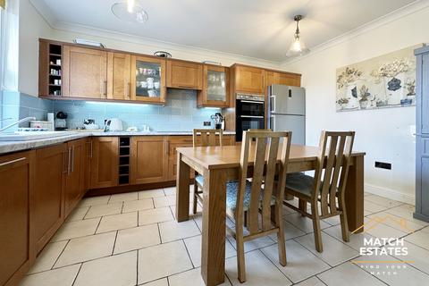 Flat A, 7 Clifton Crescent, Folkestone, CT20 2EL