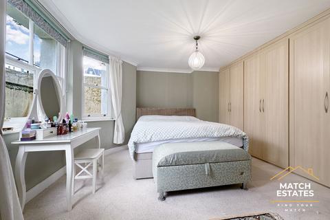 Flat A, 7 Clifton Crescent, Folkestone, CT20 2EL