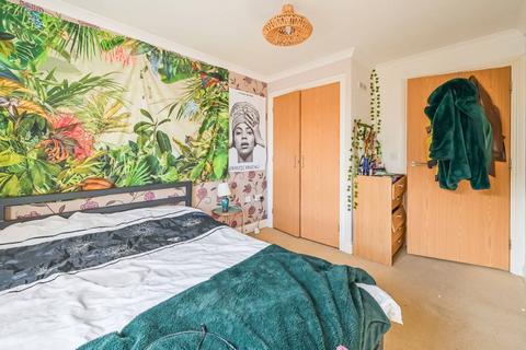 2 bedroom flat for sale, London E3