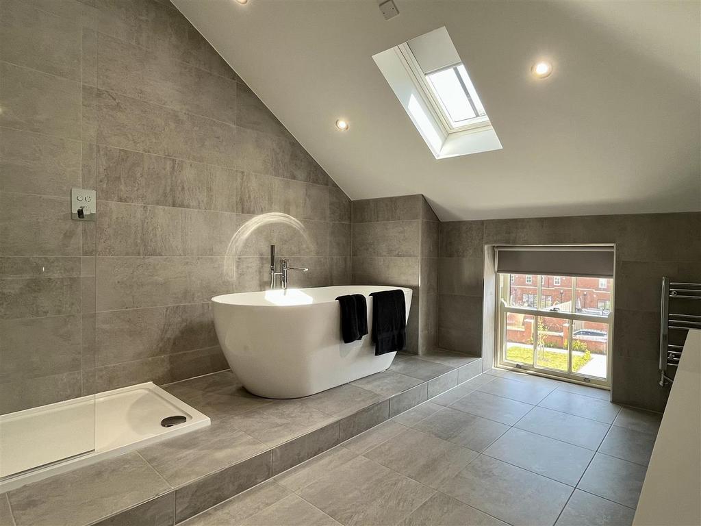 Master ensuite (1).jpeg