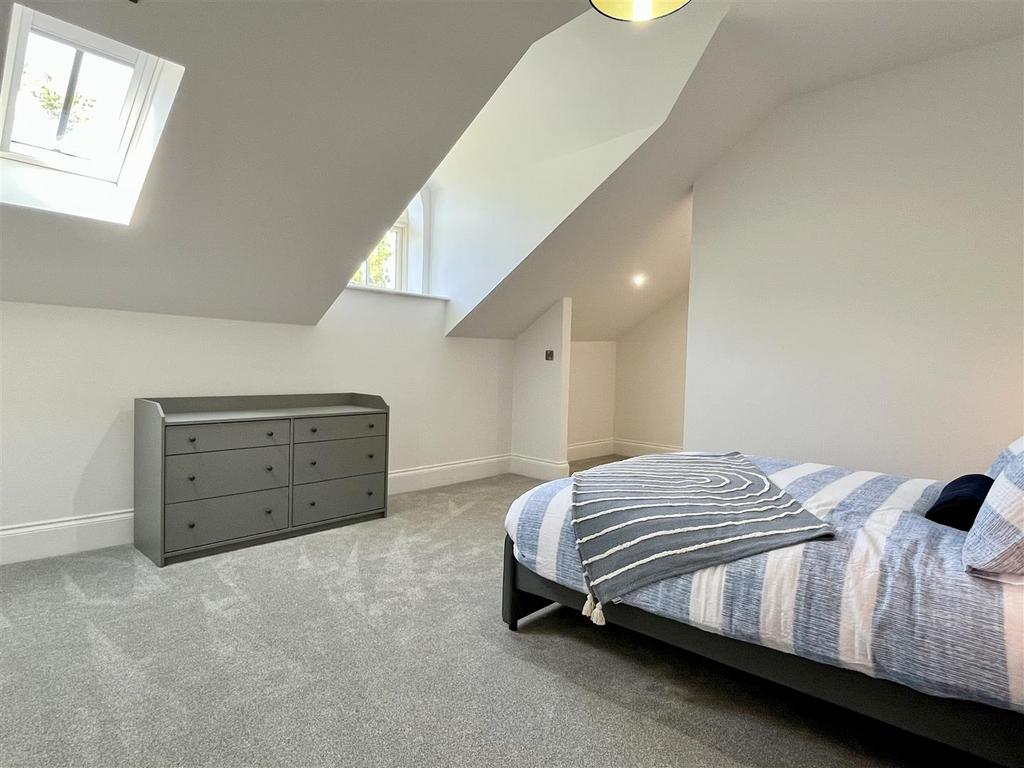 Bedroom 2 (3).jpeg